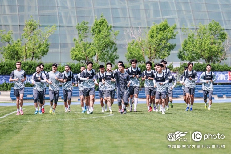 于根伟:艾托尔随队进京待评估,京津德比伤兵满营 于根伟:艾托尔随队进京待评估,京津德比伤兵满营