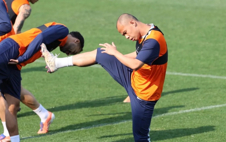 山东泰山基地完成赛前最后一练，明日客战西海岸