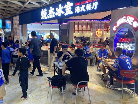 申花主场球市数据：场均2.8万人，周边销售破千万，五年增长五倍