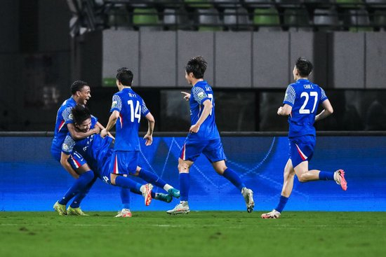 18岁双星处子球，申花客场3-1梅州紧追蓉城