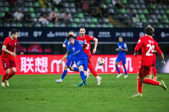18岁双星处子球，申花客场3-1梅州紧追蓉城