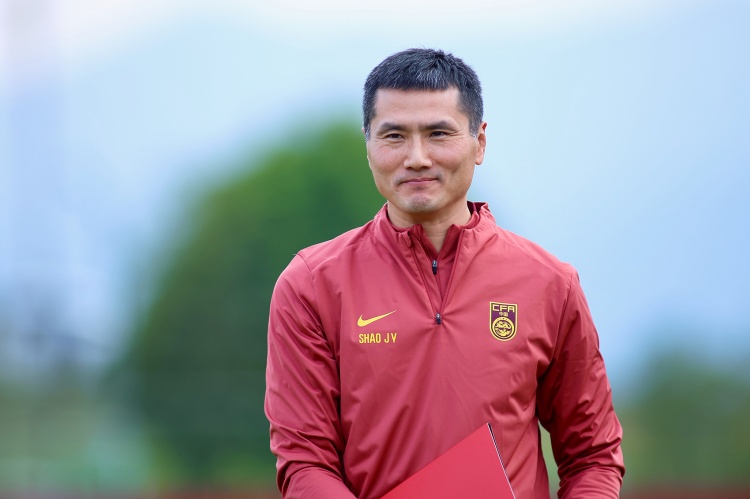 国足备战亚洲杯：东南亚杯参赛存疑，热身将按对手风格定制