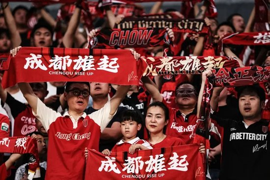 成都蓉城历史首登中超榜首 重庆铜梁龙六连胜领跑中甲 成都蓉城历史首登中超榜首 重庆铜梁龙六连胜领跑中甲